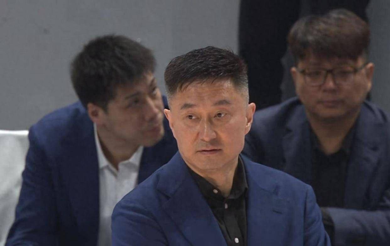 中欧体育-骂懵焦泊乔，杜峰打压式执教反噬球队，球迷高呼：该下课了